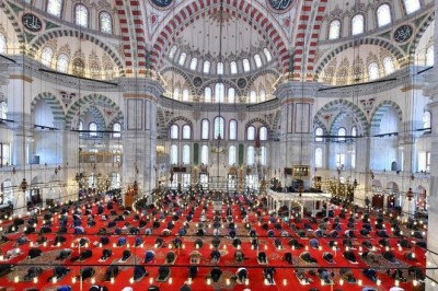 CAMİ VE CEMAATE VEFA..