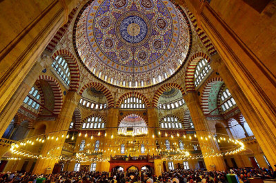 İSLAM MEDENİYETİNDE CAMİNİN ÖNEMİ VE İŞLEVİ